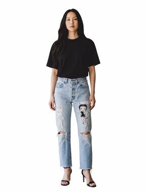 LEVI’S VINTAGE RARE 1990s TOO CUTE BETTY BOOP EMBROILED BUTTON FLY JEANS.